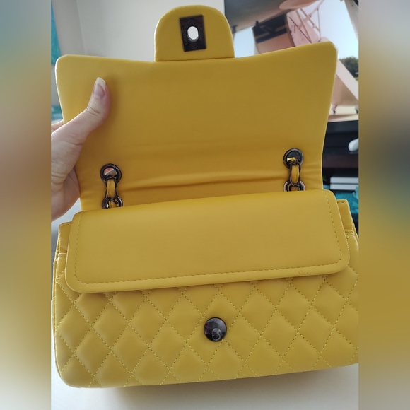 💛 Beautiful Double Flap Bag! - Picture 3 of 8